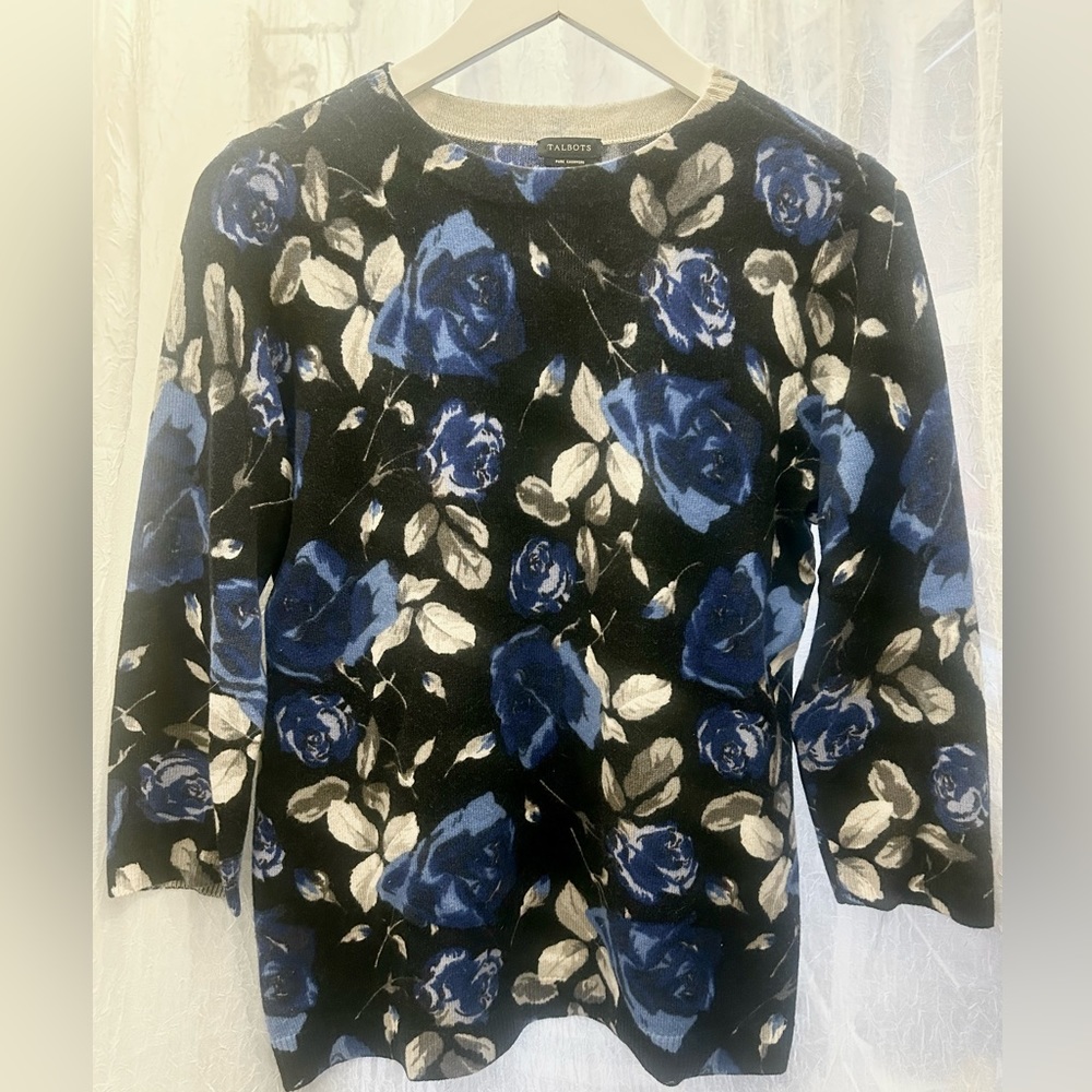 💙 LAST CHANCE 💙 Talbots Cashmere Audrey Sweater - Black and Blue Floral